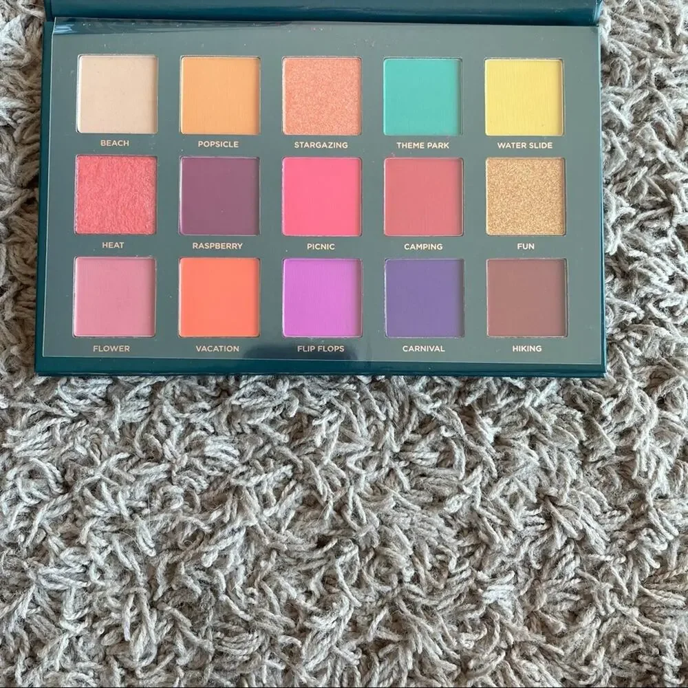 ❗️NEW❗️Ace Beaute Nostalgia Eyeshadow Palette